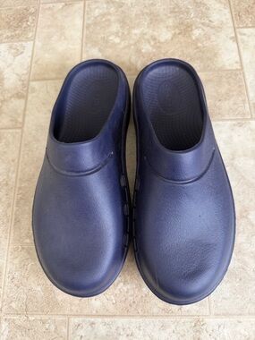 OOFOS Navy Blue Slip-On Recovery Clogs